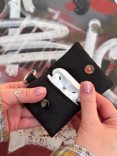 case for airpods /blackout  photo